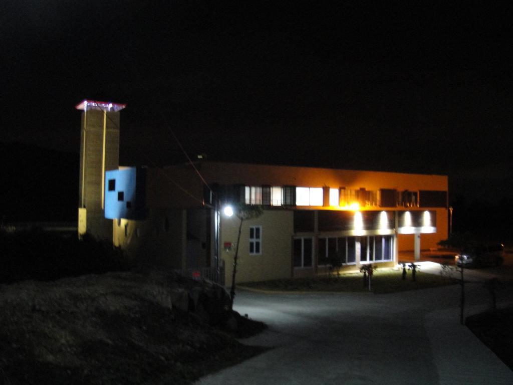 Geomunoreum Hostel Jeju Exterior foto